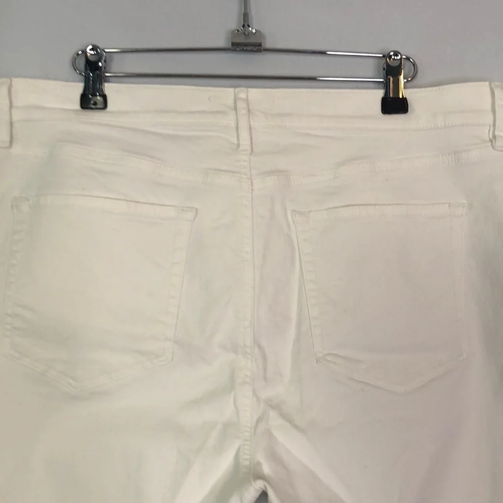 LOFT Made and Loved Modern Slim Pockets White Jean Size 32/14